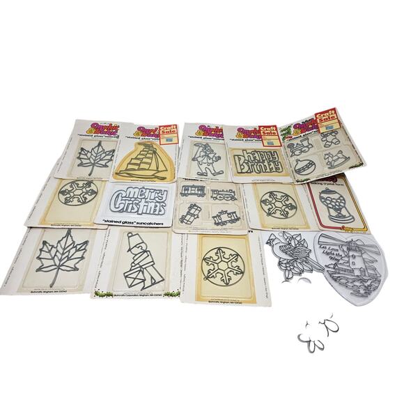 Vintage 70s Lot of 13 Makit Bakit Suncatcher Kits Christmas Stained Glass - Picture 1 of 5